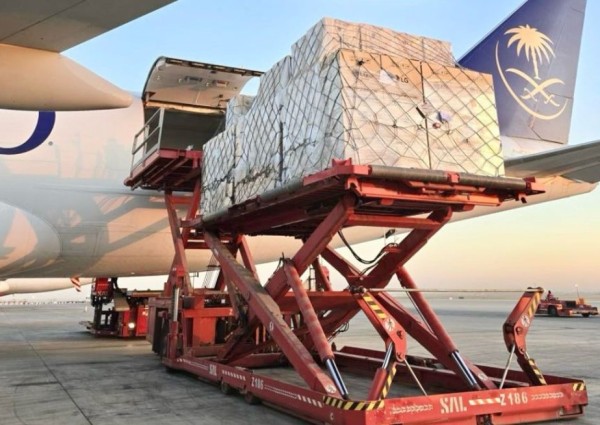 مغادرة الطائرة الإغاثية السعودية العاشرة التي يسيرها مركز الملك سلمان للإغاثة تحمل مساعدات المملكة للشعب الأوكراني
