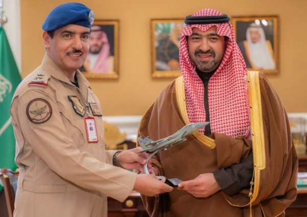 نائب أمير تبوك يستقبل قائد قاعدة الملك فيصل الجوية بالقطاع الشمالي