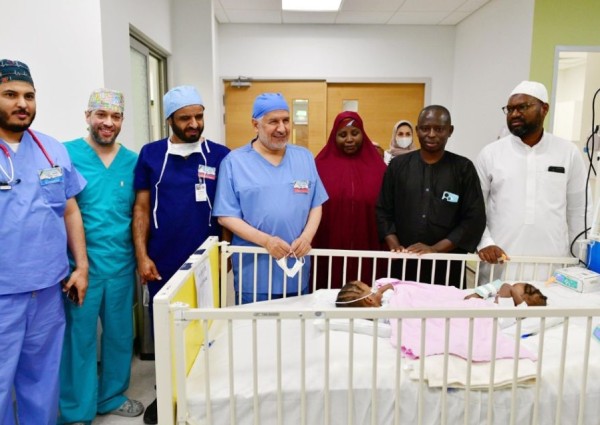 إنفاذًا لتوجيهات القيادة الرشيدة.. بدء عملية فصل التوأم السيامي النيجيري “حسنة وحسينة”