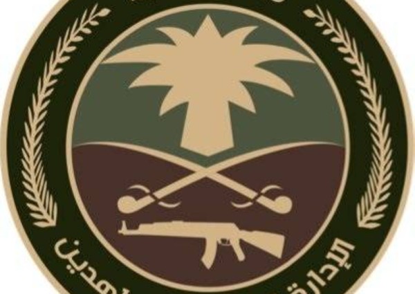 دوريات الإدارة العامة للمجاهدين بمنطقة جازان تقبض على مواطن لنقله (12) مخالفاً لنظام أمن الحدود