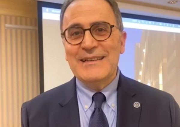 وفد الجامعة الأمريكية بالقاهرة يزور جدة ويلتقي الخريجين القدامى