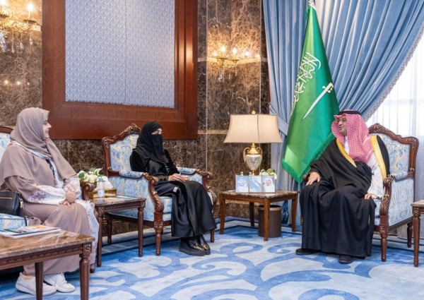 سمو محافظ الأحساء يستقبل عددا من طالبات مدارس الظهران الأهلية