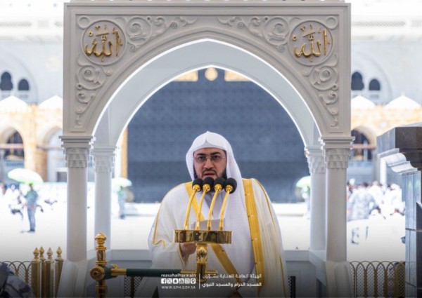 خلال خطبة الجمعة .. إمام وخطيب المسجد الحرام: يأتي رمضانُ على الناس ولابُد لهم منه ولا غِنى لأرواحهم عنه ليُجريَ روافدَ الخير في قلوبهم