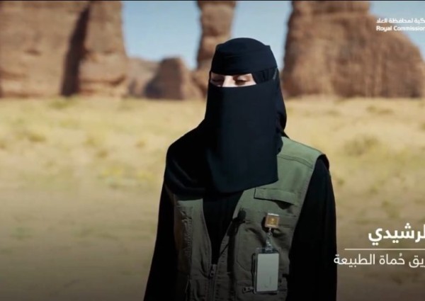 تعكس الالتزام بـ”رؤية المملكة 2030″ .. بالفيديو: انضمام “وفاء الرشيدي” و “روان الجهني” إلى فريق حُماة الطبيعة في محميات العلا كأول فريق نسائي