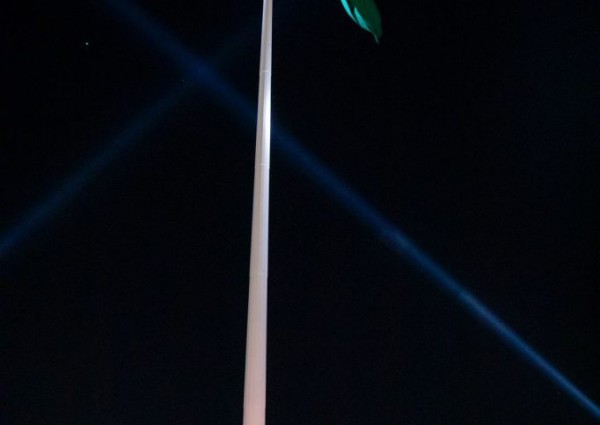 سمو محافظ حفرالباطن يُدشّن أطول سارية علم بالمحافظة