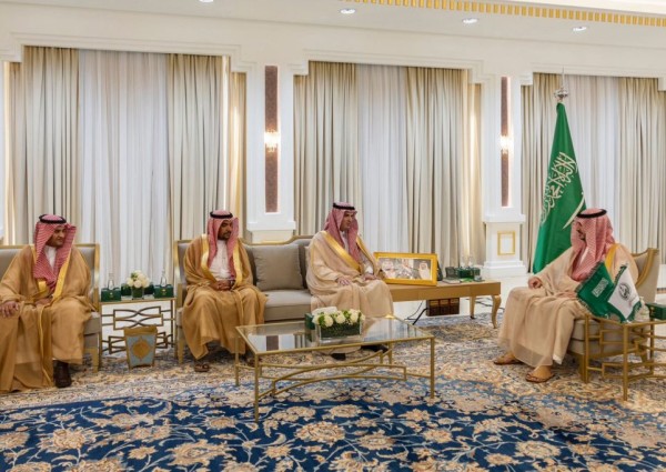 أمير الجوف يتسلم تقارير وإنجازات جامعة الجوف.. وينوه بدعم القيادة لكل مايخدم العلم والتعليم وفق رؤية المملكة 2030