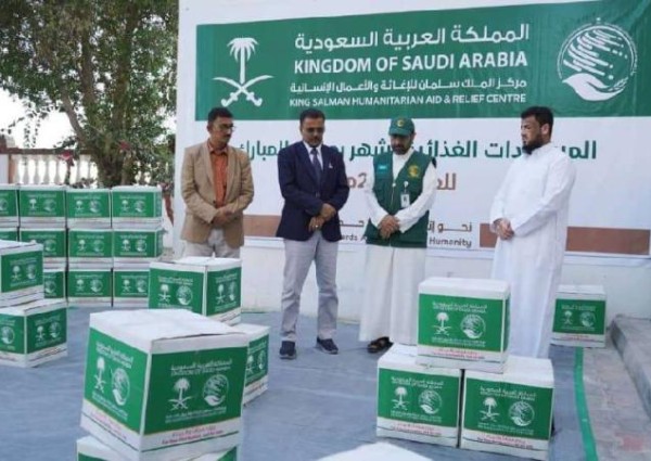 مركز الملك سلمان للإغاثة يوزع مساعدات إيوائية في مديرية رازح بمحافظة صعدة