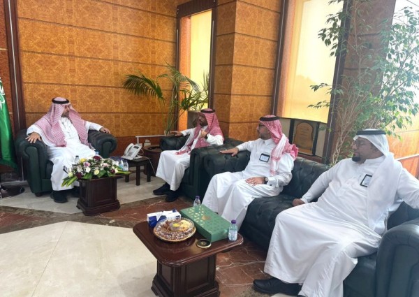 بلدية الخفجي ووزارة البيئة والمياه والزراعة يناقشان الموضوعات المشتركة وآليات مسار انتقال الاختصاصات