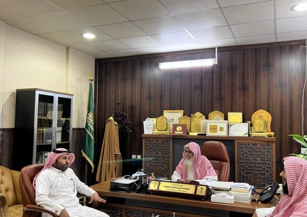 مفوض الإفتاء بجازان يستقبل المدير التنفيذي لجمعية البر الخيرية بمحافظة الدرب
