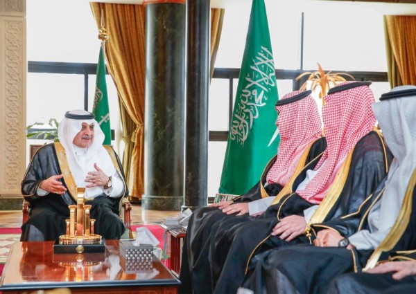 أمير منطقة تبوك يطلع على الاستراتيجية الوطنية للشباب