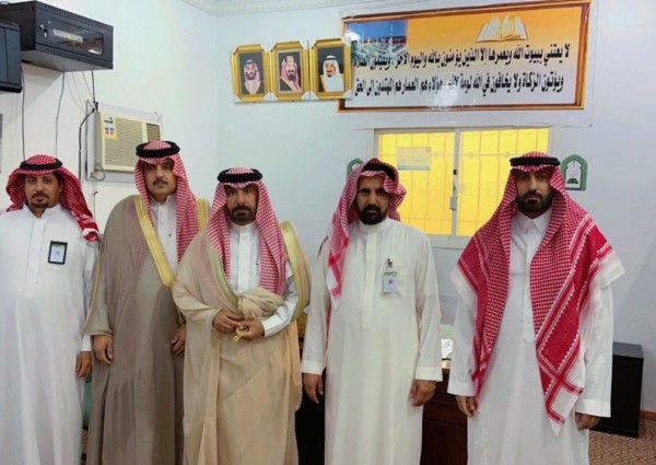 “للإطلاع على سير العمل”..  “محافظة الحائط “محمد القنون” يزور مكتب الأوقاف والدعوة والإرشاد بالمحافظة ويتجول داخل الأقسام