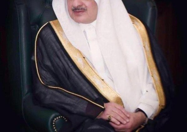 أمير تبوك يواسي أبناء الشيخ علي بن أحمد بن رفاده في وفاة والدهم