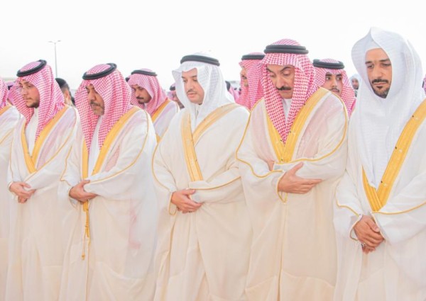 سمو محافظ الأحساء يؤدي صلاة عيد الفطر المبارك