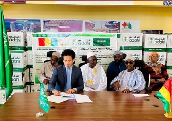 سفير خادم الحرمين الدكتور فهاد بن عيد الرشيدي يسلم سبعة آلاف ذبيحة من لحوم الهدي والأضاحي لجمهورية غينيا