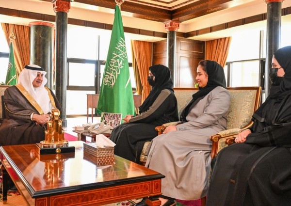 مشيداً  سموه بدور المرأة السعودية .. أمير تبوك يستقبل الأمين العام لمجلس منطقة جازان