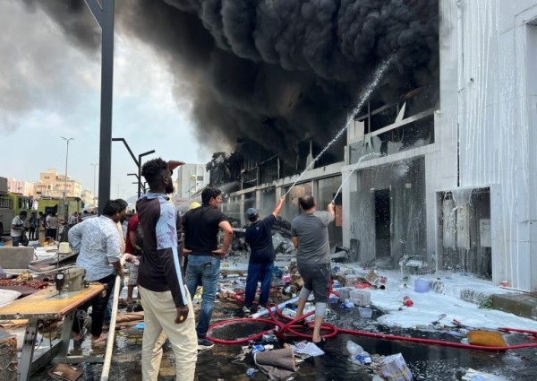 حريق يشب في محل مفروشات بمحايل و”المدني” يخمده