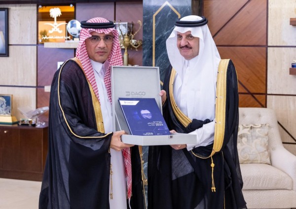 أمير الشرقية يطلع على التقرير السنوي لشركة مطارات الدمام