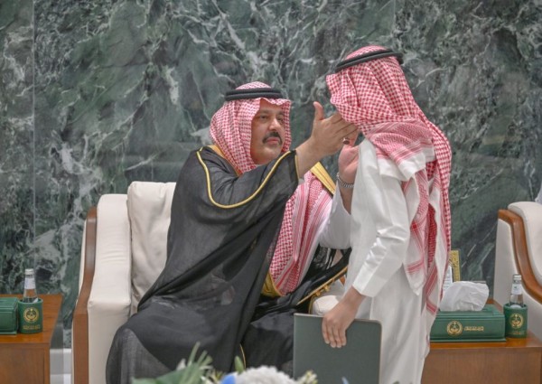 أمير حائل يكرم عددًا من الطلاب الحاصلين على الجائزة الوطنية بمبادرة “منافس” بتعليم المنطقة