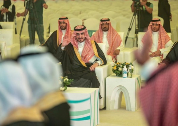 أميرِ منطقة الجوف يرعى حفلَ تخريج 2000 متدرب ومتدربة من الكليّات التّقنية والمعاهد بالمنطقة