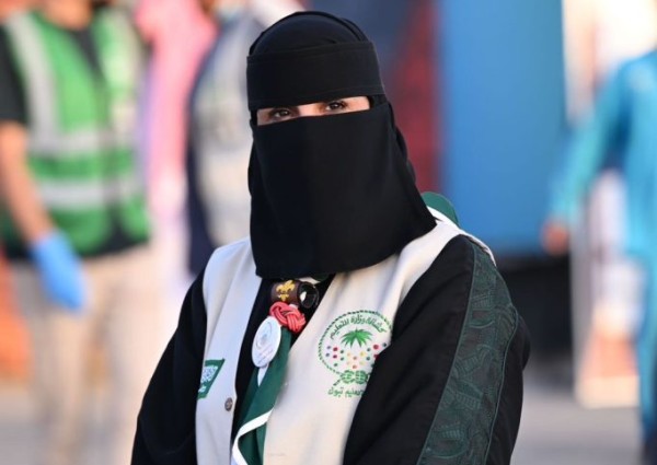 الكاتبة موضي العمراني: “خدمة ضيوف الرحمن شرف لكل السعوديين “