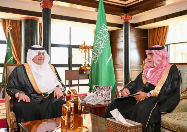 ‎أمير تبوك يستقبل مدير التعليم ويطلع على سير الاختبارات بالمنطقة