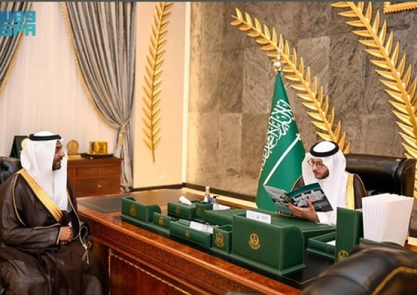 محافظ الطائف يتسلم تقريرًا عن الخدمات الصحية المقدمة في الحج