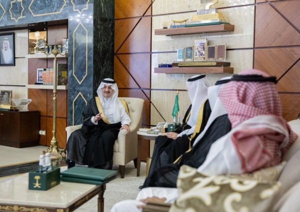 أمير الشرقية يستقبل منسوبي جمعية أيتام الجبيل