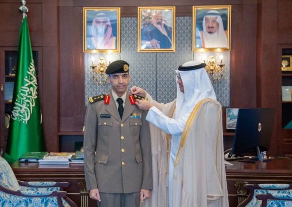 سمو محافظ الأحساء يقلّد قائد دوريات الأمن بالمحافظة رتبته الجديدة