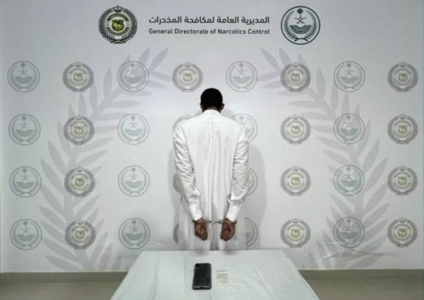 مكافحة المخدرات تقبض على شخص بمنطقة الجوف لترويجه مادة الإمفيتامين المخدر