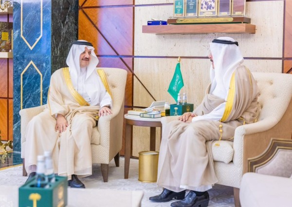 أمير الشرقية يستقبل رئيس جامعة الإمام عبدالرحمن بن فيصل بمناسبة انتهاء تكليفه