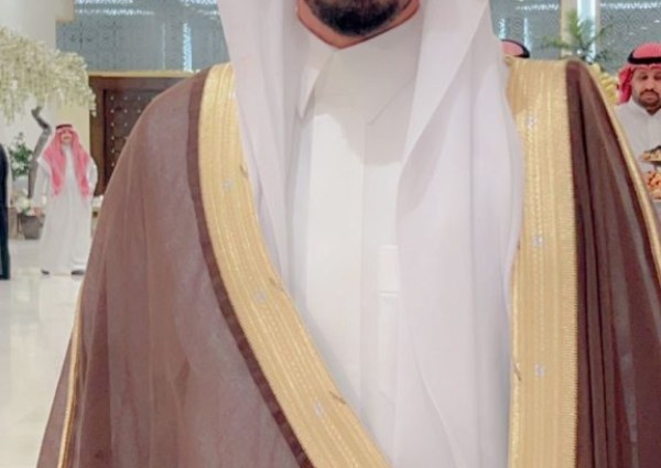 مختتما فعالياته بالمحاورة الشعرية أحياها نخبة من الشعراء.. “عبدالله سعود بن سمرة” يحتفل بزواج ابنه الملازم أول” ممدوح ” في قاعة أصالة الشرق بالمدينة