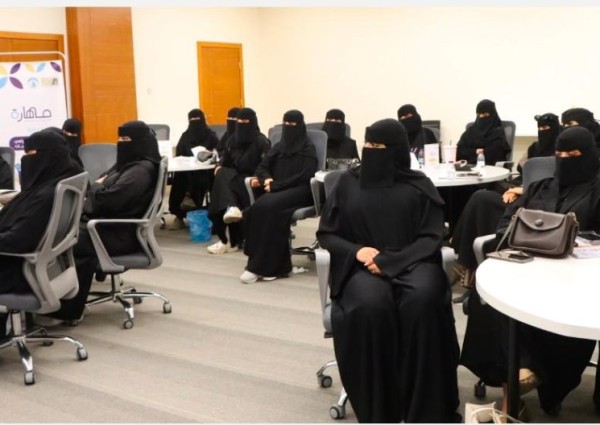 استهدفت«25» متدربة..  جمعية «الأسر المنتجة» بجازان تختتم دورة «تصوير الأعراس والمناسبات»