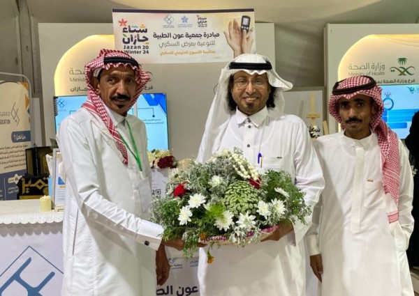 الشعواني يكرم منظمي ركن جمعية عون الطبية في شتاء جازان ٢٠٢٤