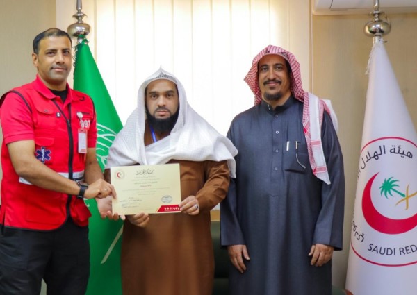 هيئة الهلال الأحمر بالجوف يكرّم مكتب توعية الجاليات لدوره في ترجمة مبادرة “منازلنا آمنة”