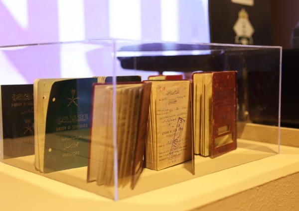 الجوازات تشارك في معرض واحة الأمن بمهرجان الملك عبدالعزيز للإبل