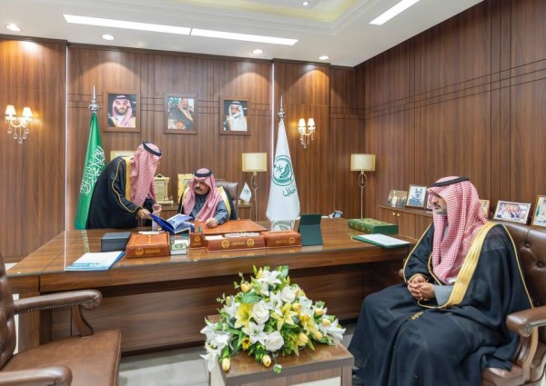 أمير حائل يستقبل مدير فرع وزارة الصحة والرئيس التنفيذي للتجمع الصحي