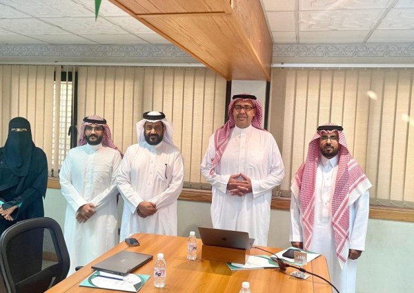 مدير عام التدريب التقني والمهني بمنطقة مكة المكرمة يدشّن جوائز التميّز لعام 1446هـ