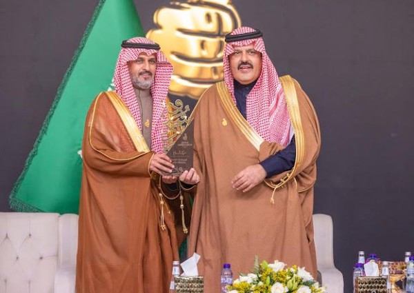 الأمير عبدالعزيز بن سعد يتوج صحة حائل بجائزة “بصمة”