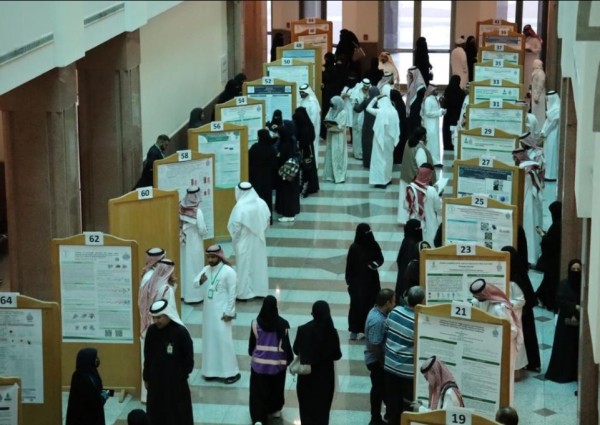برعاية رئيس جامعة الملك عبدالعزيز .. كلية العلوم تنظم يوم الملصق العلمي الثاني