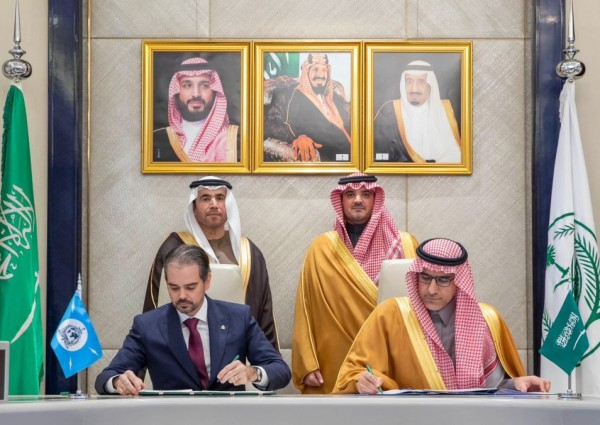 الأمير عبدالعزيز بن سعود يشهد توقيع اتفاقية إنشاء مكتب إقليمي للإنتربول بمنطقة الشرق الأوسط وشمال أفريقيا على أراضي المملكة