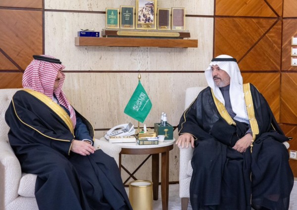 أمير الشرقية يستقبل رئيس وأعضاء جمعية أصدقاء السعودية
