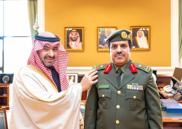 نائب أمير تبوك يستقبل مدير الجوازات بالمنطقة