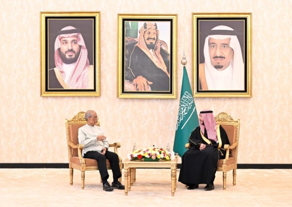 الامير سعود بن نهار يلتقي وزير التنمية الاجتماعية والأسرية في جمهورية سنغافورة..