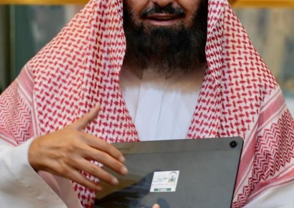 تدشين هوية وشعار رئاسة الشؤون الدينية … صممت بأيدي سعودية