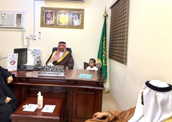 الأمير عبدالاله بن عبدالرحمن يزور جمعية كسوة الكاسي بجازان ويتسلم العضوية الشرفية