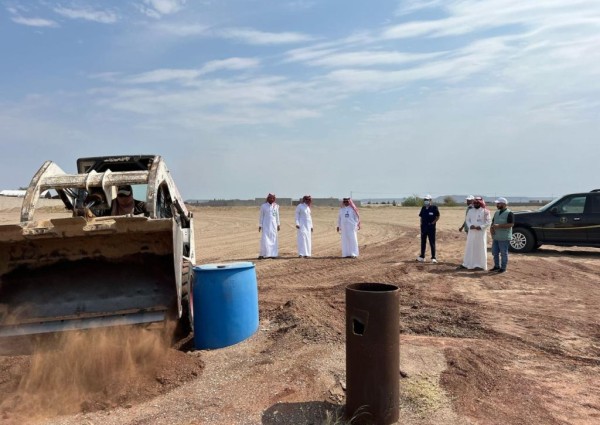 بيئة الجموم تردم 17 بئرًا مكشوفة حفاظًا على الأرواح والممتلكات