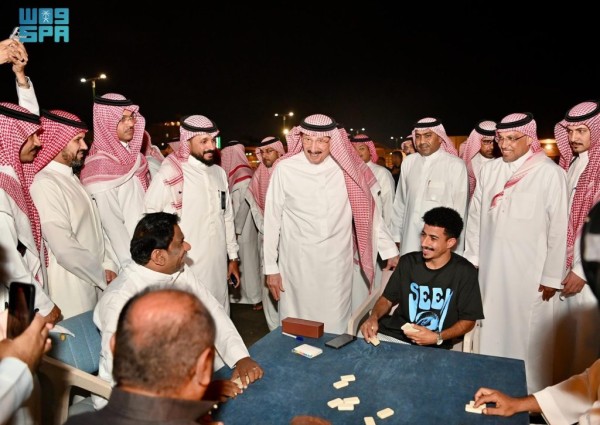 أمير منطقة جازان يزور سوق البلد الرمضاني ويشيد بجهود تنظيمه