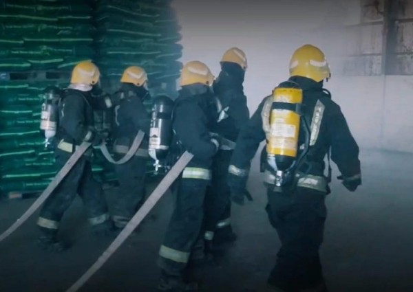 بيئة جدة تنفذ فرضية لحريق مستودع اعلاف في سوق الانعام المركزي