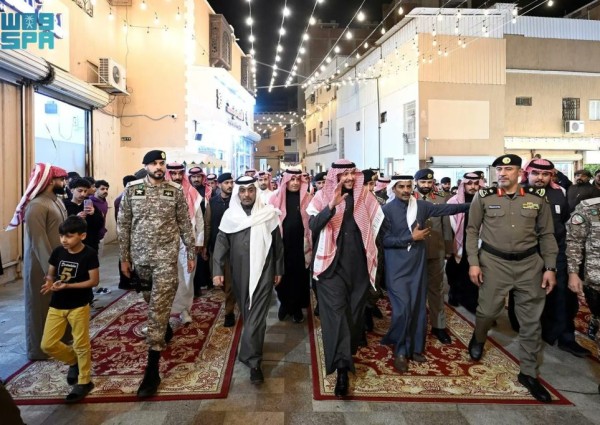 محافظ الطائف يزور المنطقة التاريخية ويشيد بتطوير الخدمات والعروض التراثية
