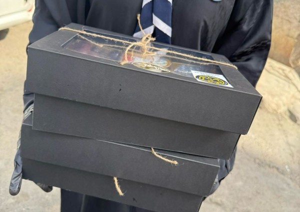 مرشدات مكة يوزعن سلال الإفطار في أول أيام العيد لإحياء العادات المكية